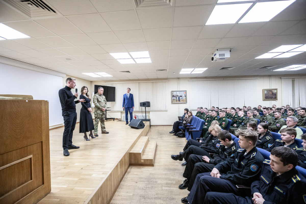 В ЦДРА ПРОШЛА ВСТРЕЧА С СОЗДАТЕЛЯМИ ДОКУМЕНТАЛЬНОГО ФИЛЬМА &laquo;УРОКИ ДОНБАССА, ЗДРАВИЯ ЖЕЛАЮТ&raquo; О ВОЕННЫХ МЕДИКАХ В ЗОНЕ СВО