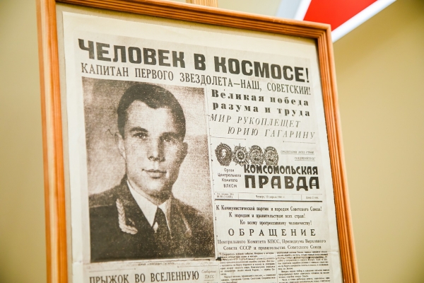 ОТКРЫТИЕ ХУДОЖЕСТВЕННОЙ ВЫСТАВКИ В ЦДРА: ГОЛОСА ЛЕВИТАНА И ГАГАРИНА, НЕБЕСНЫЕ ФОТОГРАФИИ, ВСТРЕЧА С ГЕРОЕМ И ПЕСНИ О КОСМОСЕ
