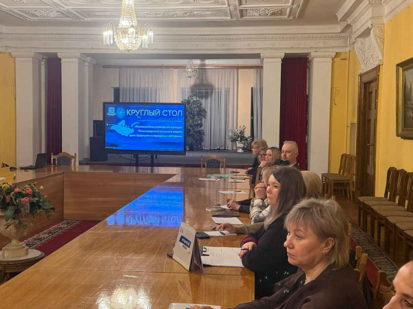 СОТРУДНИКИ ЦДРА НА БАЗЕ ДОМА ОФИЦЕРОВ ЛЕНВО ПРОВЕЛИ КРУГЛЫЙ СТОЛ ПО ТЕОРИИ И ПРАКТИКЕ КУЛЬТУРНО-ДОСУГОВОЙ РАБОТЫ