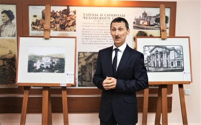ЖИВОПИСНЫЕ РАБОТЫ МАСТЕРА ПЕРЕДАЮТ ДУХ ТВОРЧЕСТВА  ВЕЛИКОГО ЧЕХОВА