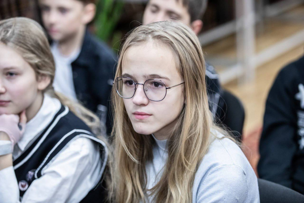НА ВСТРЕЧЕ В ЦДРА ПИСАТЕЛЬ ЮЛИЯ КАРАСЕВА РАССКАЗАЛА О ЛИТЕРАТУРНОМ ПАТРИОТИЧЕСКОМ АЛЬМАНАХЕ &laquo;МЫ НАШИ&raquo;