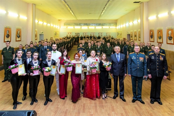 ТВОРЧЕСКАЯ ГРУППА ЦДРА ВЫСТУПИЛА С КОНЦЕРТОМ ПЕРЕД ВОЕННОСЛУЖАЩИМИ АВТОБАЗЫ МИНОБОРОНЫ РОССИИ