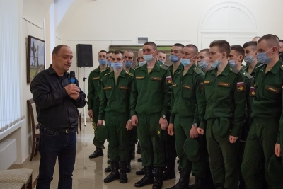 &laquo;ОТЕЧЕСТВО СЛАВЛЮ, КОТОРОЕ ЕСТЬ&hellip;&raquo;: В ЧЕСТЬ ДНЯ РОССИИ В ЦДРА ОТКРЫЛАСЬ ХУДОЖЕСТВЕННАЯ ВЫСТАВКА КАРТИН АНДРЕЯ ПОДШИВАЛОВА