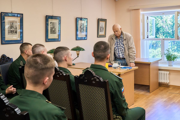 &laquo;ВОЕННЫЙ ТЕОРЕТИК, ПУБЛИЦИСТ, ПЕДАГОГ&raquo;. ВЫСТАВКУ ЛИТЕРАТУРЫ ПОСВЯТИЛИ АЛЕКСАНДРУ СВЕЧИНУ
