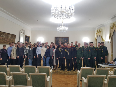 В ЦДРА ПОБЕДИТЕЛЬ ПОЭТИЧЕСКИХ ЧТЕНИЙ ФЕВРАЛЯ ВЫСТУПИЛ С ДОПИСАННЫМ СТИХОТВОРЕНИЕМ ФРОНТОВОГО ПОЭТА В ПАМЯТЬ О ПОГИБШЕМ АВТОРЕ