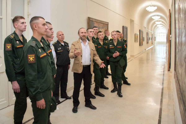 В ЦДРА СОСТОЯЛСЯ ВЕЧЕР-ВСТРЕЧА С ХУДОЖНИКОМ СТУДИИ ИМЕНИ М.Б. ГРЕКОВА АНДРЕЕМ ДРОЗДОВЫМ
