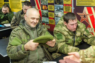 РАБОТЫ УЧАСТНИКОВ КОНКУРСА ВОЕННОЙ ВЫШИВКИ &laquo;СУРОВАЯ НИТКА&raquo; БЫЛИ ПЕРЕДАНЫ БОЙЦАМ СВО