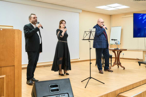 ВАДИМ ВЕРВАН И ГРУППА &laquo;РАДИОМИР&raquo; СТАЛИ ГЕРОЯМИ ЗАСЕДАНИЯ ЛИТОБЪЕДИНЕНИЯ В ЦДРА