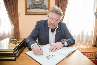 &laquo;ПРОФЕССИЯ &ndash; РОДИНУ ЗАЩИЩАТЬ&raquo;: В ЦДРА ОТКРЫЛАСЬ ВЫСТАВКА КАРТИН НАРОДНОГО ХУДОЖНИКА РОССИИ АЛЕКСАНДРА СЫТОВА