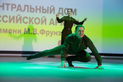 ПЕСНИ, ТАНЦЫ И ПОЗДРАВЛЕНИЯ: В ПОДМОСКОВНОМ КАЛИНИНЦЕ ПРОШЁЛ КОНЦЕРТ ДЛЯ ЗАЩИТНИКОВ ОТЕЧЕСТВА