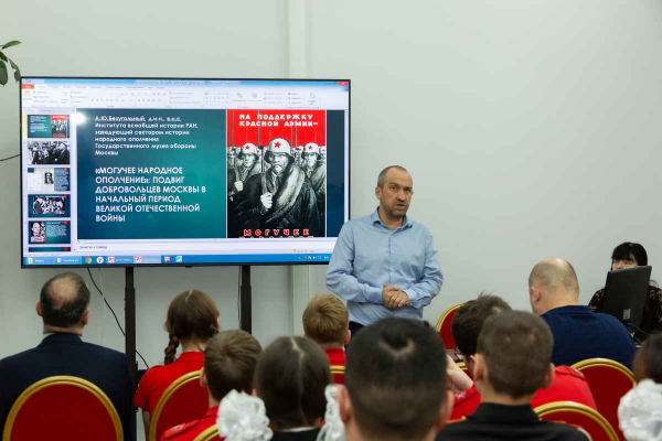 БИБЛИОТЕКА ЦДРА ПРОВЕЛА ТЕМАТИЧЕСКИЙ ЧАС &laquo;ZOV ПРЕДКОВ&raquo;