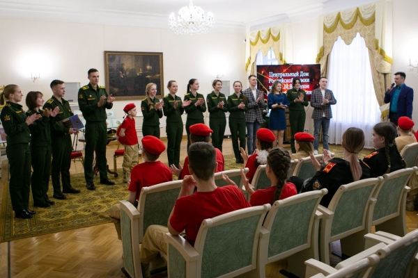 ЮНАЯ ЗВЕЗДА АРМЕЙСКОГО КВН: ГОСТЕМ ЦДРА СТАЛ  ЮНАРМЕЕЦ РОДИОН СМИРНОВ