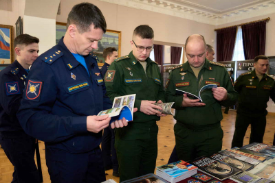 В ЦДРА ПРОШЛА КНИЖНАЯ ВЫСТАВКА "ВОСПИТАНИЕ СЛОВОМ"