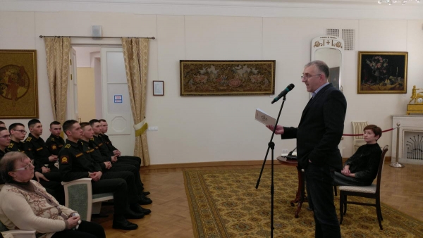ПОЭТИЧЕСКИЕ ЧТЕНИЯ В БЕЛОЙ ГОСТИНОЙ