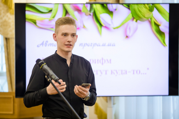 ПОЭТИЧЕСКИЕ ЧТЕНИЯ В БЕЛОЙ ГОСТИНОЙ